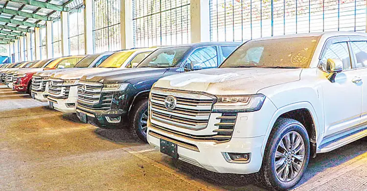 বিলুপ্ত সংসদ সদস্যদের জন্য আমদানি করা ৩১টি বিলাসবহুল গাড়ি সরকারি ব্যবস্থাপনায় হস্তান্তর