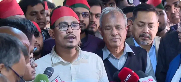 ইনকিলাব মঞ্চের মুখপাত্র ওসমান হাদির ওপর হামলার ঘটনায় ৪৮ ঘণ্টার আল্টিমেটাম ডিএসসু নেতাদের