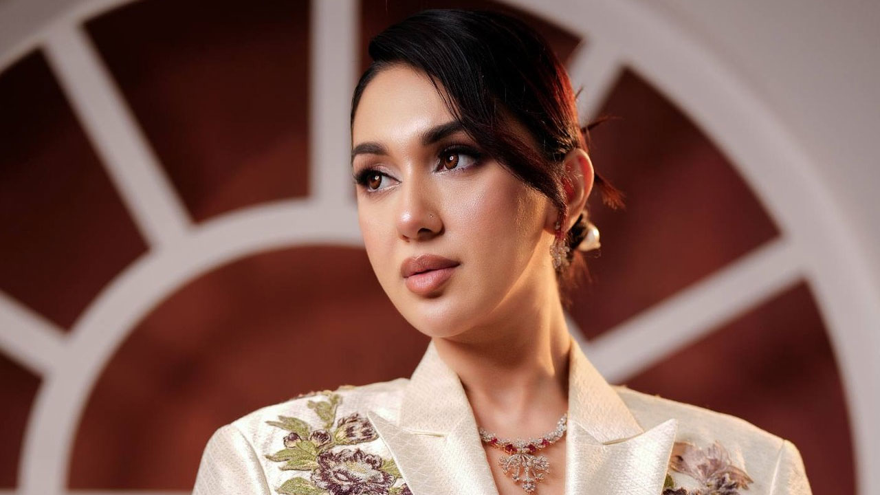 দীর্ঘ বিরতি শেষে পর্দায় ফিরলেন অপু বিশ্বাস, নতুন সিনেমা ‘দুর্বার’-এ শক্তিশালী চরিত্রে অভিনয়