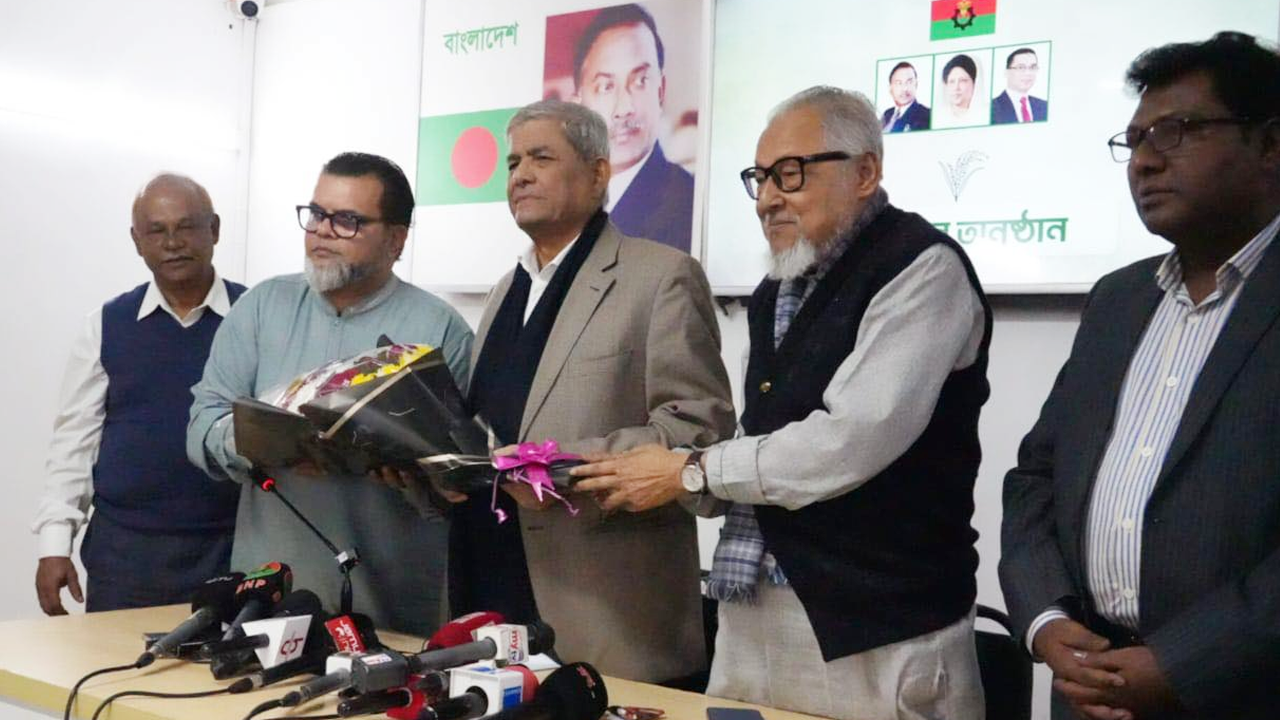 বিএনপিতে যোগদান করেছেন ফ্যাসিবাদবিরোধী যুগপৎ আন্দোলনের ১২ দলীয় জোটের সমন্বয়ক ও বাংলাদেশ জাতীয় দলের চেয়ারম্যান