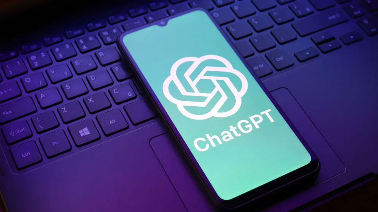 চ্যাটজিপিটিতে সুপারিশভিত্তিক বার্তা নিয়ে বিভ্রান্তি, সাময়িকভাবে ফিচার স্থগিত