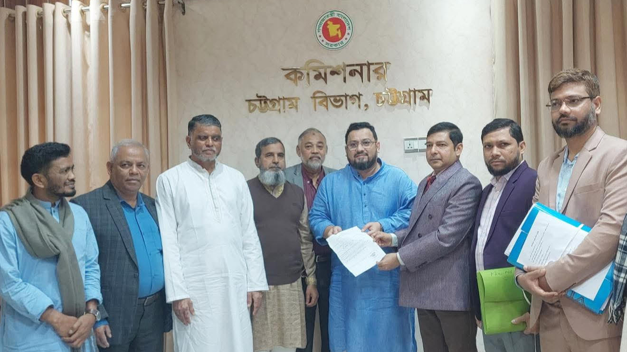 চট্টগ্রাম-৫ আসনে বিএনপির প্রার্থী মীর মোহাম্মদ হেলাল উদ্দিন মনোনয়নপত্র জমা দিলেন