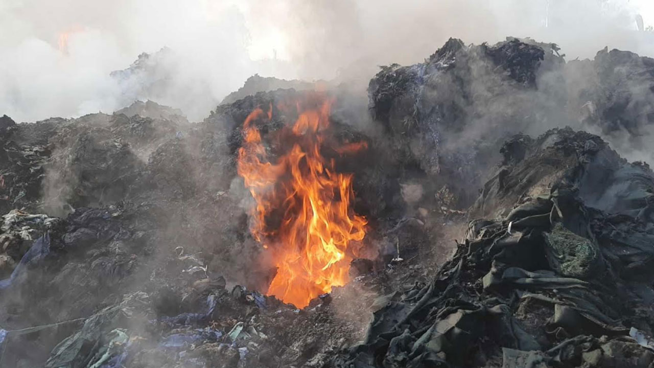 গাজীপুরে কয়েক ঘণ্টার ব্যবধানে তিনটি বড় আগুনের ঘটনা, কোটি টাকা ক্ষয়ক্ষতির আশঙ্কা