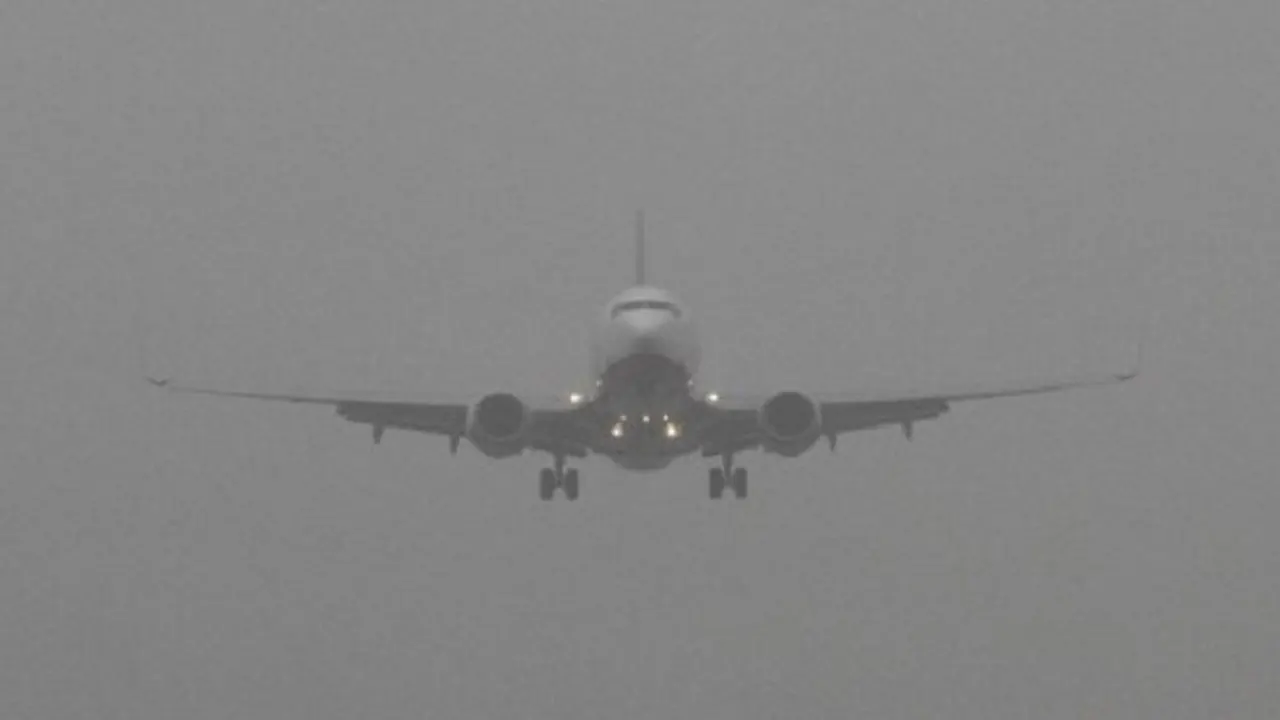 ঘন কুয়াশায় শাহজালালে আটটি ফ্লাইট ডাইভার্ট, ভোগান্তিতে যাত্রীরা