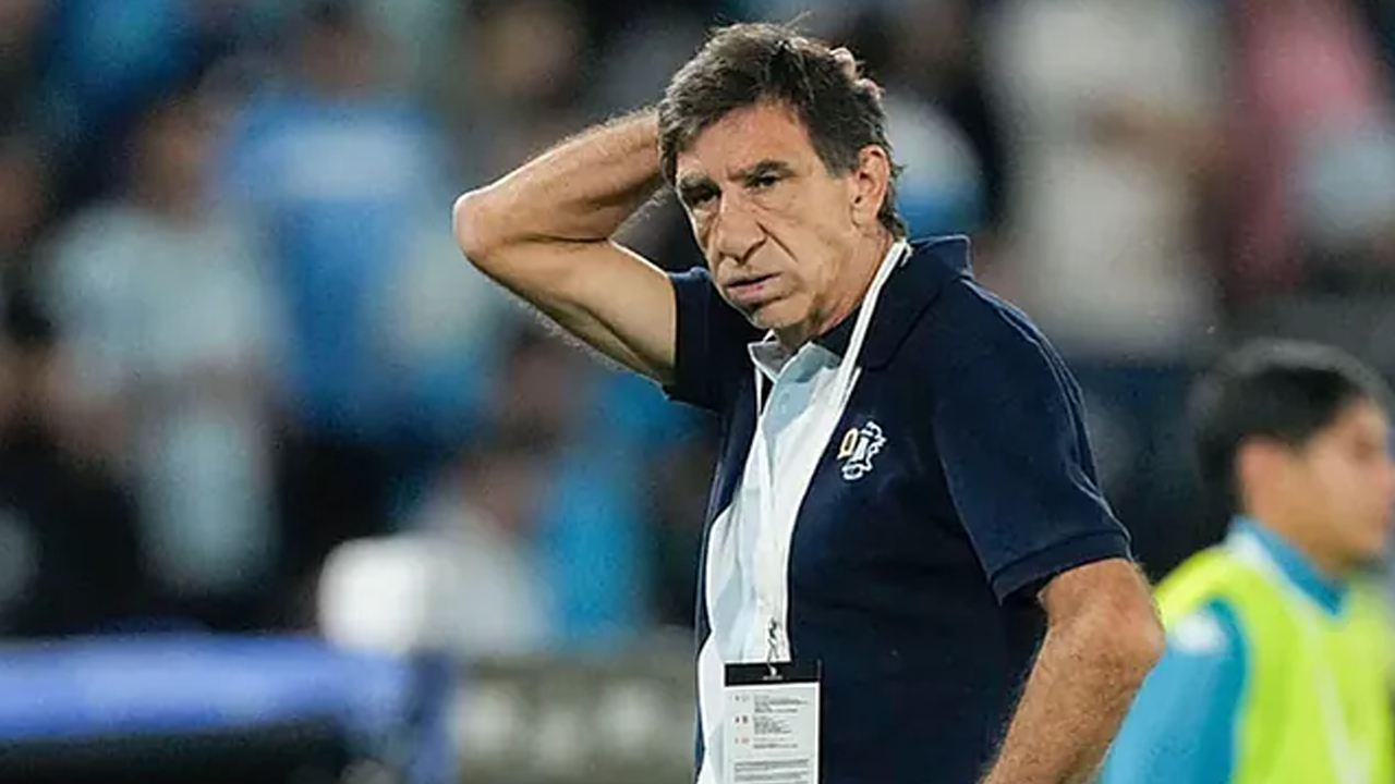 রেসিং কোচের ধূমপান বিতর্কে উত্তেজনা, পেনাল্টি নাটকের মধ্যে ক্যামেরায় ধরা