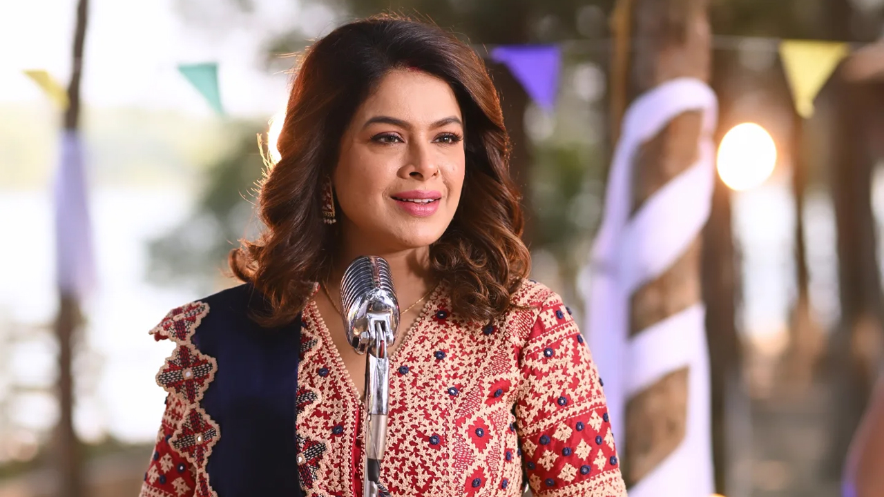 ইমন চক্রবর্তীর রাজনৈতিক অনুষ্ঠানে গান পরিবেশন ঘিরে সমালোচনা