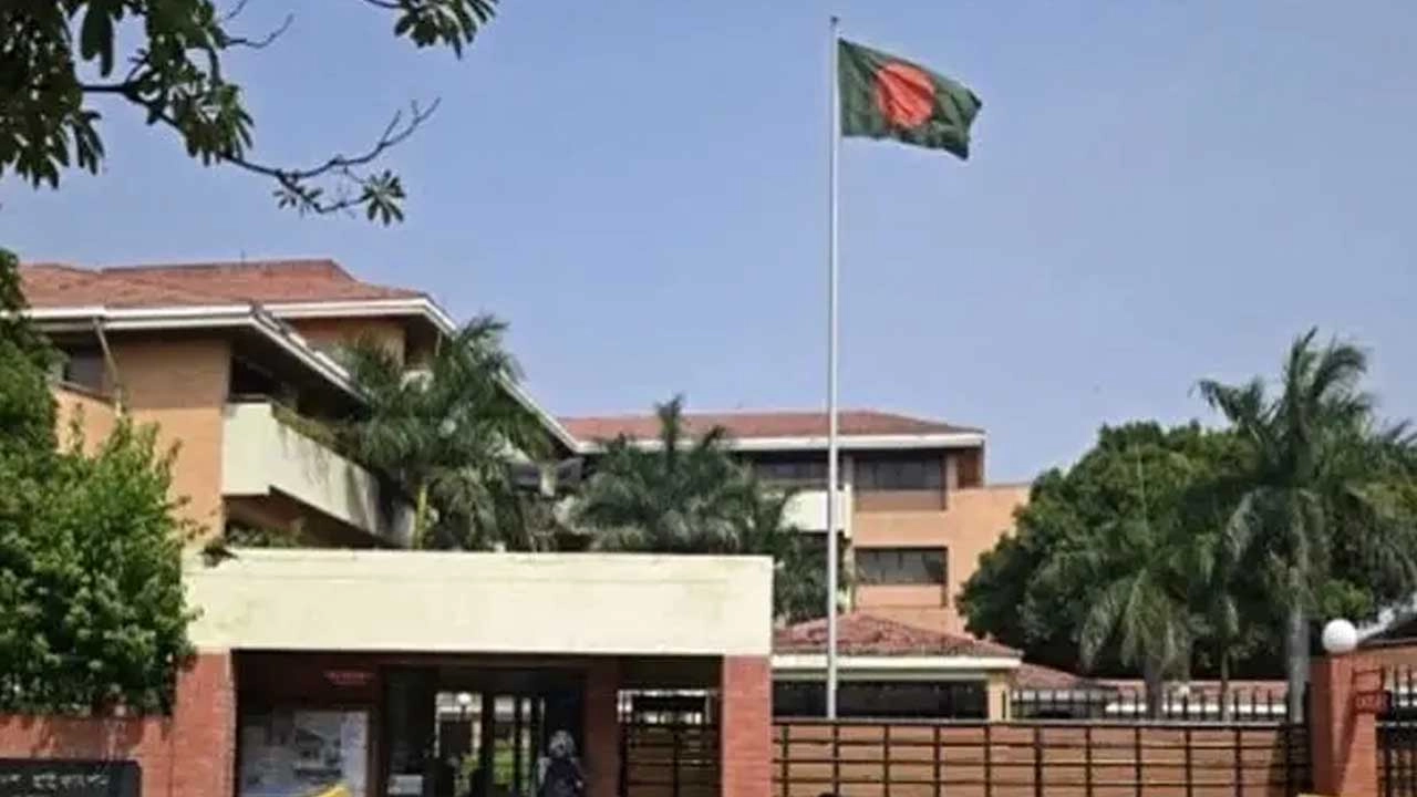 দিল্লিতে বাংলাদেশ হাইকমিশনের গেটে উগ্র আচরণ ও হুমকি, নিরাপত্তা জোরদার