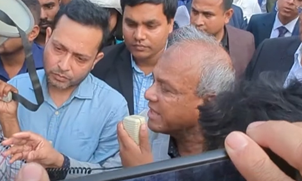 আওয়ামী লীগের সন্ত্রাসীদের দেখামাত্র গ্রেপ্তারের নির্দেশ স্বরাষ্ট্র উপদেষ্টার