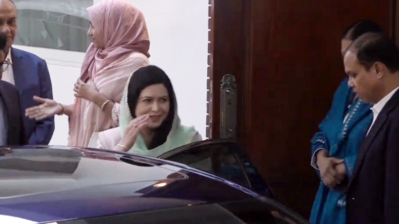 বিএনপির ভারপ্রাপ্ত চেয়ারম্যান তারেক রহমানের স্ত্রী ডা. জুবাইদা রহমান লন্ডনের উদ্দেশ্যে রওনা হয়েছেন।