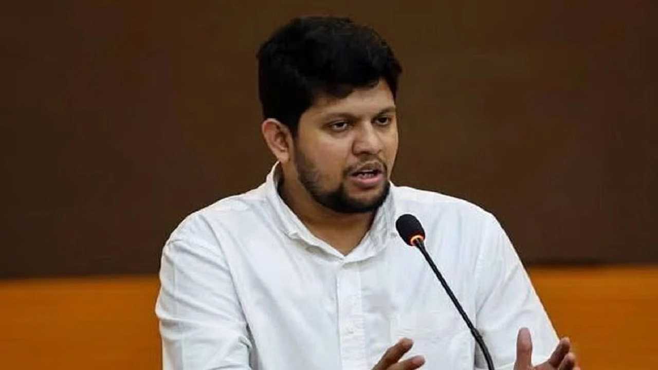 সাবেক উপদেষ্টা মাহফুজ আলমের এনসিপিতে যোগ না দেওয়ার সিদ্ধান্ত