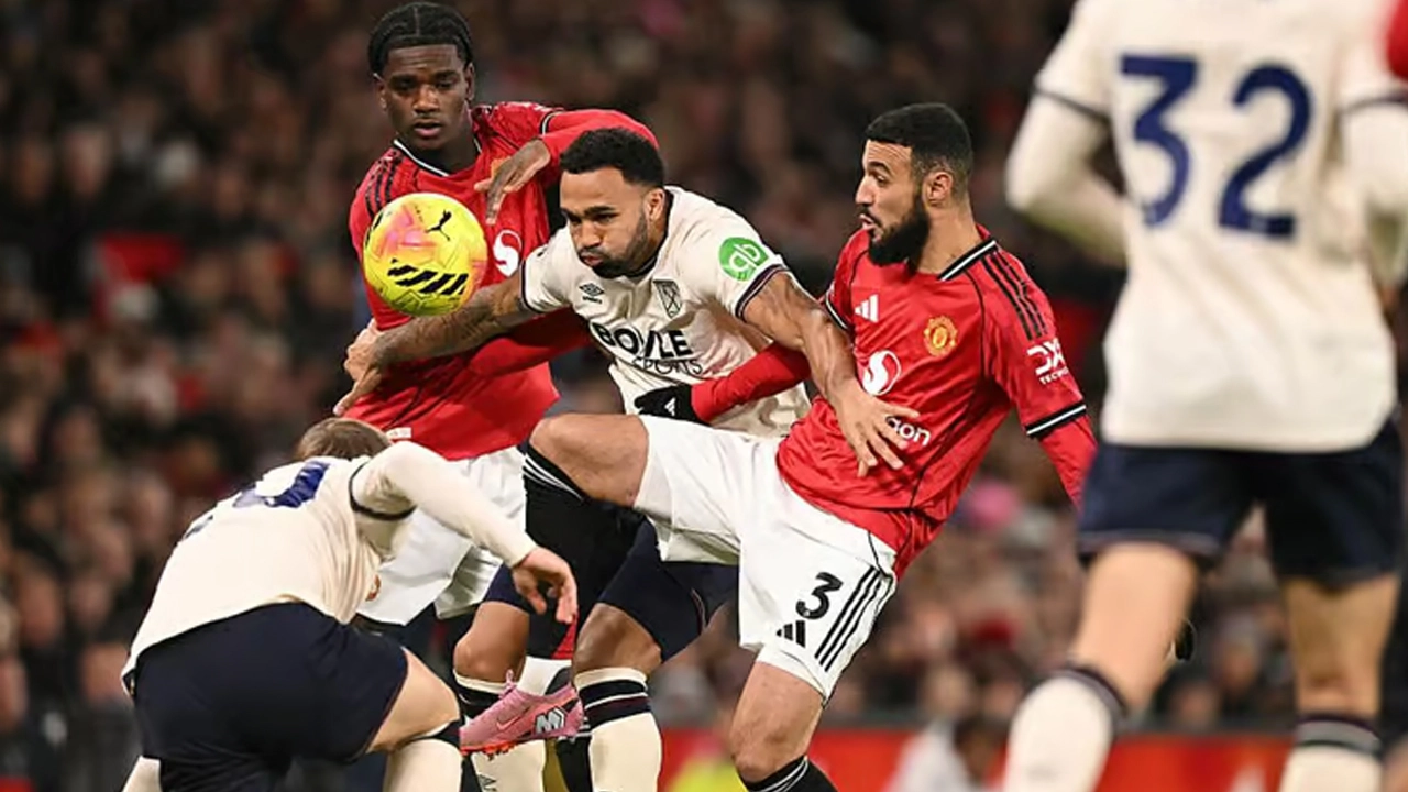 ম্যানচেস্টার ইউনাইটেডের পয়েন্ট খোয়ানো ম্যাচে ওয়েস্টহ্যামের দেরিতে সমতায় ফেরা