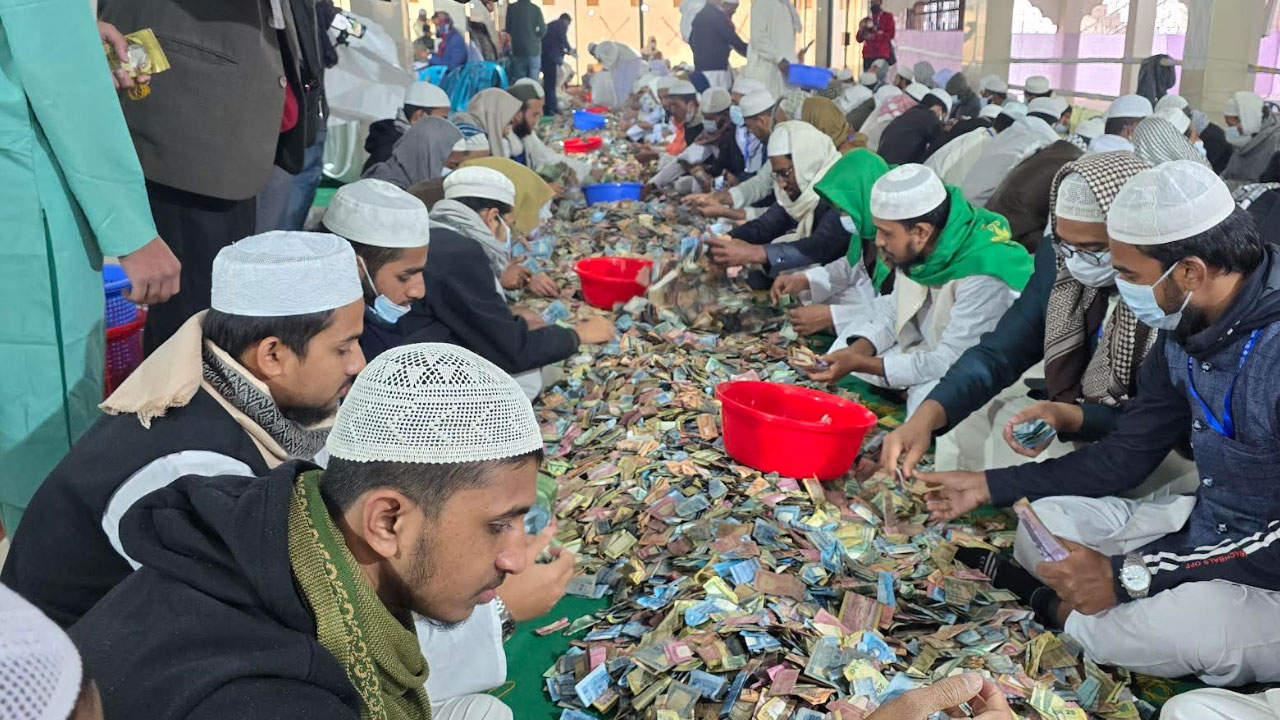পাগলা মসজিদের দানবাক্স খুলে বিপুল পরিমাণ টাকা ও মূল্যবান সামগ্রী উদ্ধার