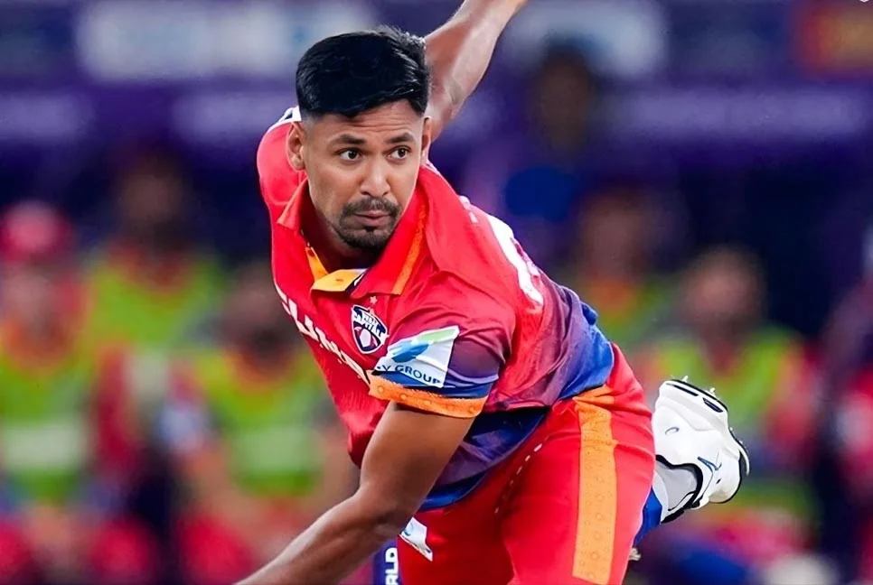 শেষ দিকে চাপে পড়েও নাইট রাইডার্সকে হারাল দুবাই ক্যাপিটালস