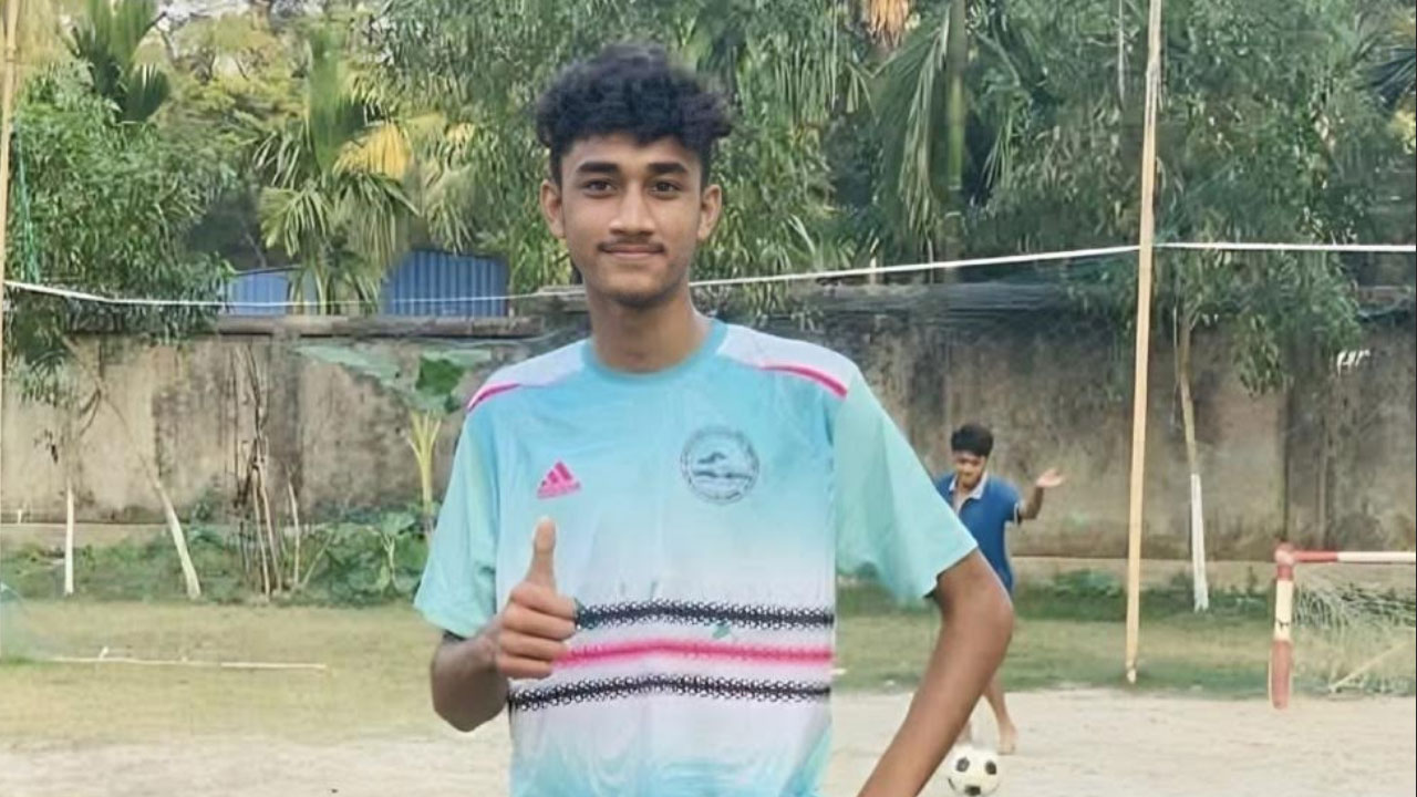 নোয়াখালীর সোনাইমুড়ীতে বাসের ধাক্কায় স্কুলছাত্র গুরুতর আহত