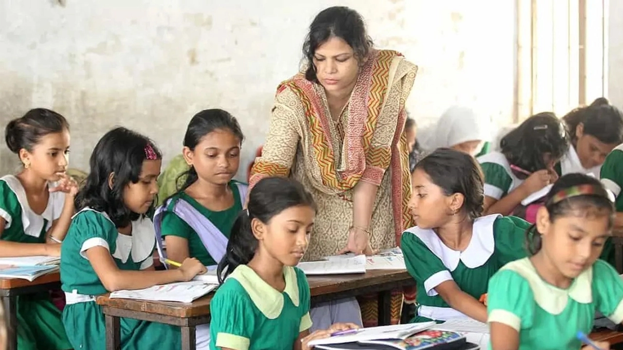 ২০২৬ শিক্ষাবর্ষে মাধ্যমিক বিদ্যালয়ে ছুটি ১২ দিন কমলো, রমজানে ক্লাস রাখার সিদ্ধান্ত