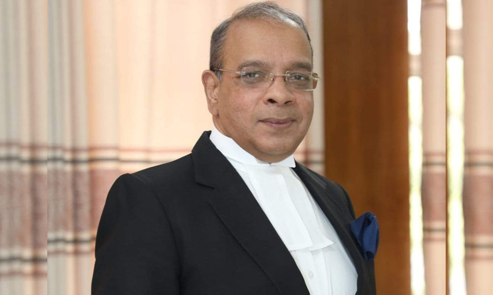 বিচারকদের রাজনীতির ঊর্ধ্বে উঠতে হবে