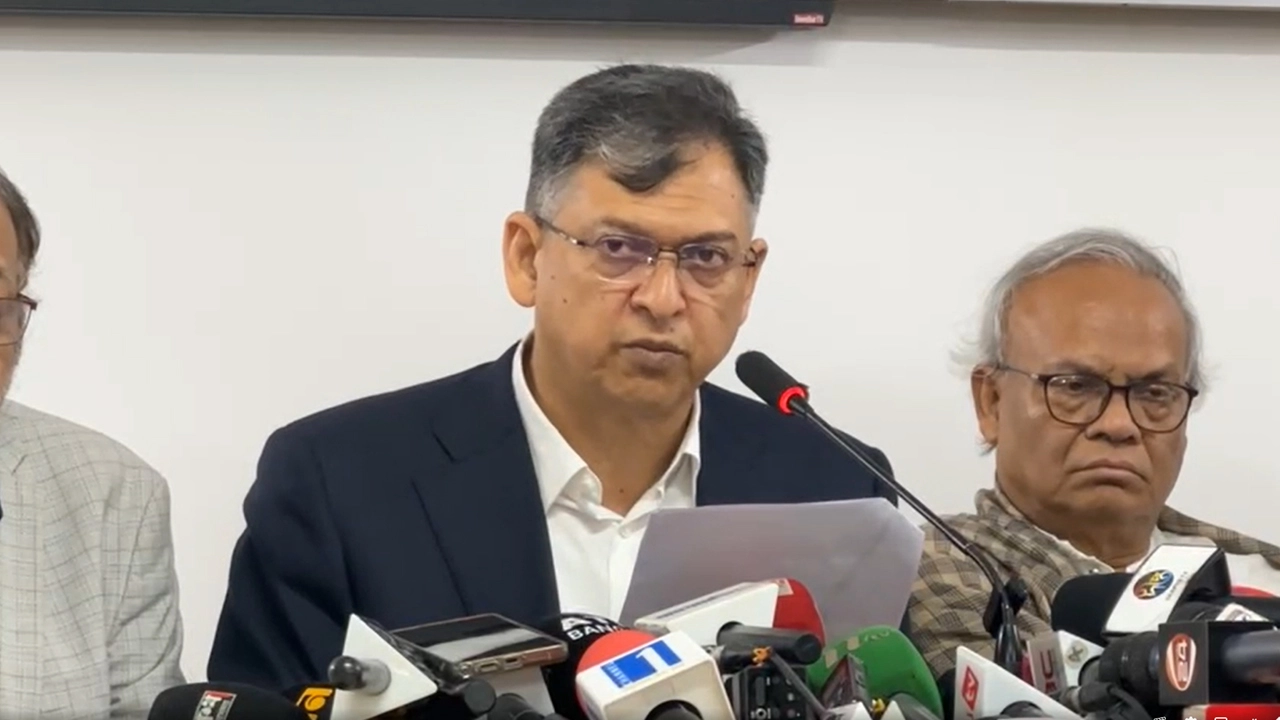 তারেক রহমান ১৭ বছর পর দেশে ফেরার সঙ্গে সঙ্গে  সরাসরি খালেদা জিয়াকে দেখতে যাচ্ছেন