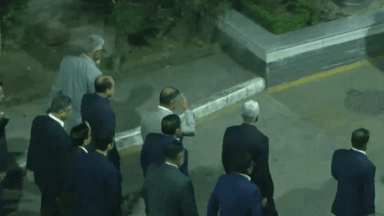 তারেক রহমান এভারকেয়ার হাসপাতালে, চিকিৎসাধীন মায়ের সঙ্গে সাক্ষাৎ