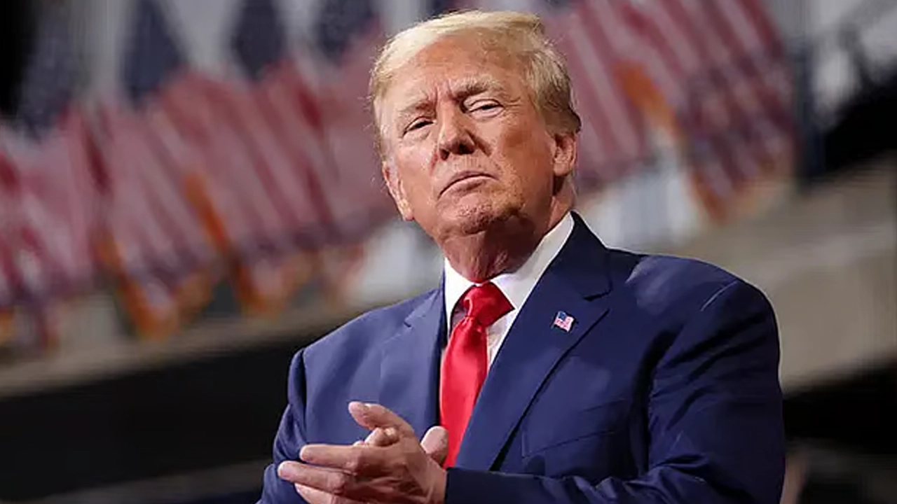 প্রেসিডেন্ট ডোনাল্ড ট্রাম্প ভেনেজুয়েলার তেলবাহী জাহাজের ওপর অবরোধের নির্দেশ দিয়েছে