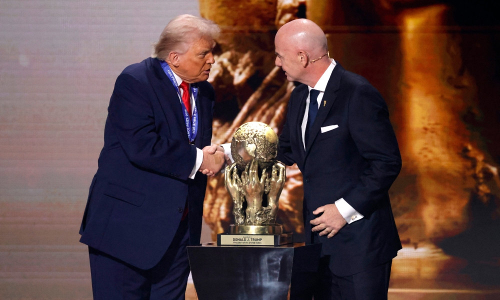 ফিফা সভাপতির রাজনৈতিক নিরপেক্ষতা ভঙ্গের অভিযোগে তদন্ত দাবি