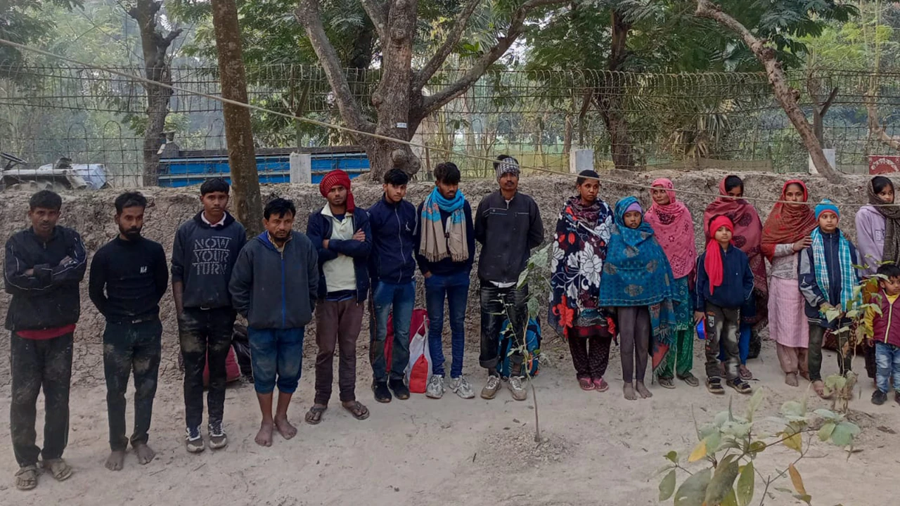 চাঁপাইনবাবগঞ্জ সীমান্তে ১৭ বাংলাদেশিকে পুশইন করেছে ভারতীয় বিএসএফ