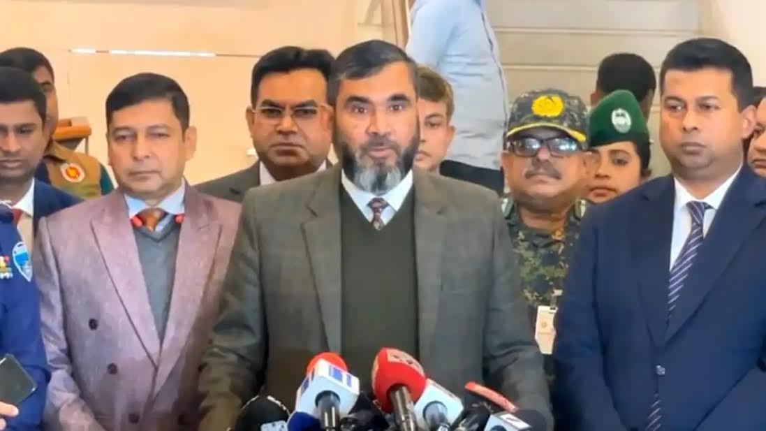 আসন্ন ত্রয়োদশ জাতীয় সংসদ নির্বাচনকে কেন্দ্র করে কোনো ধরনের শঙ্কা নেই : ইসি সানাউল্লাহ