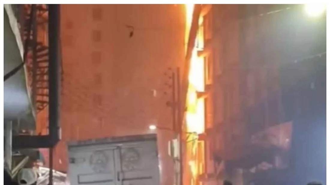 মিরপুরে বহুতল ভবনে আতশবাজি থেকে আগুনের ঘটনা