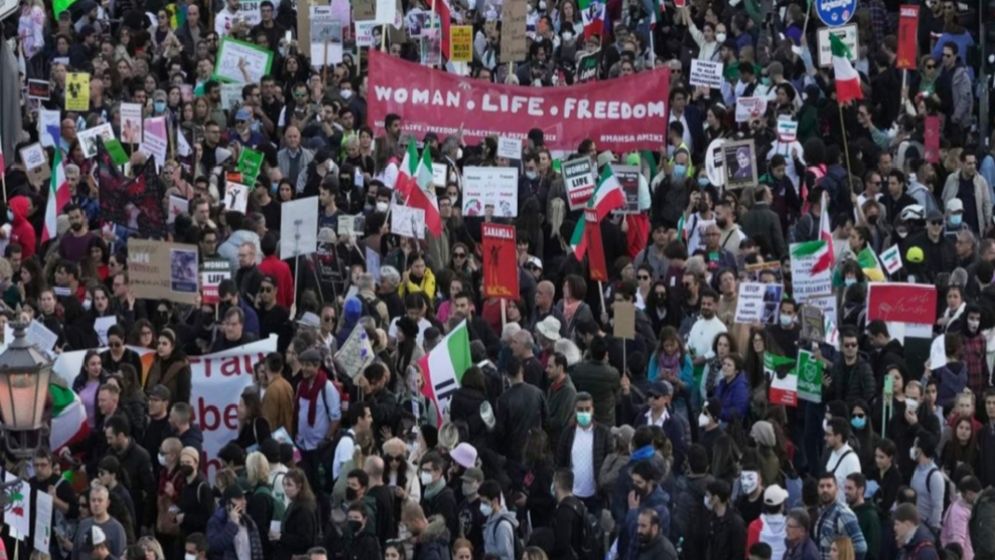 ট্রাম্পের অবস্থান পরিবর্তনে ইরানের সরকারবিরোধী আন্দোলনে অনিশ্চয়তা ও হতাশা