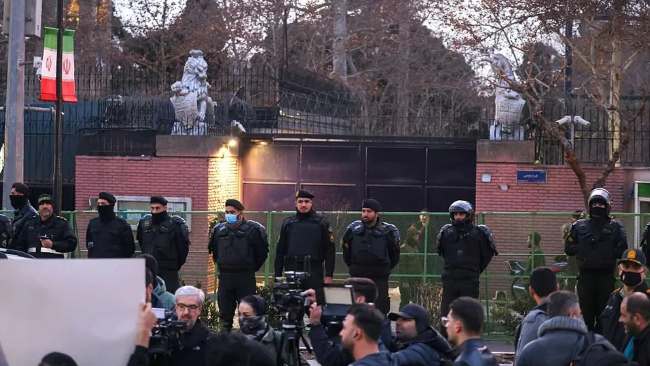 ব্রিটিশ দূতাবাস তেহরানে সাময়িক বন্ধ ঘোষণা