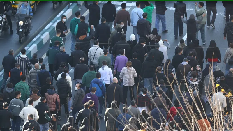 ইরানে অর্থনৈতিক সংকট ও মুদ্রা পতনের প্রতিবাদে ব্যাপক বিক্ষোভ ঊর্ধ্বগতি পেয়েছে