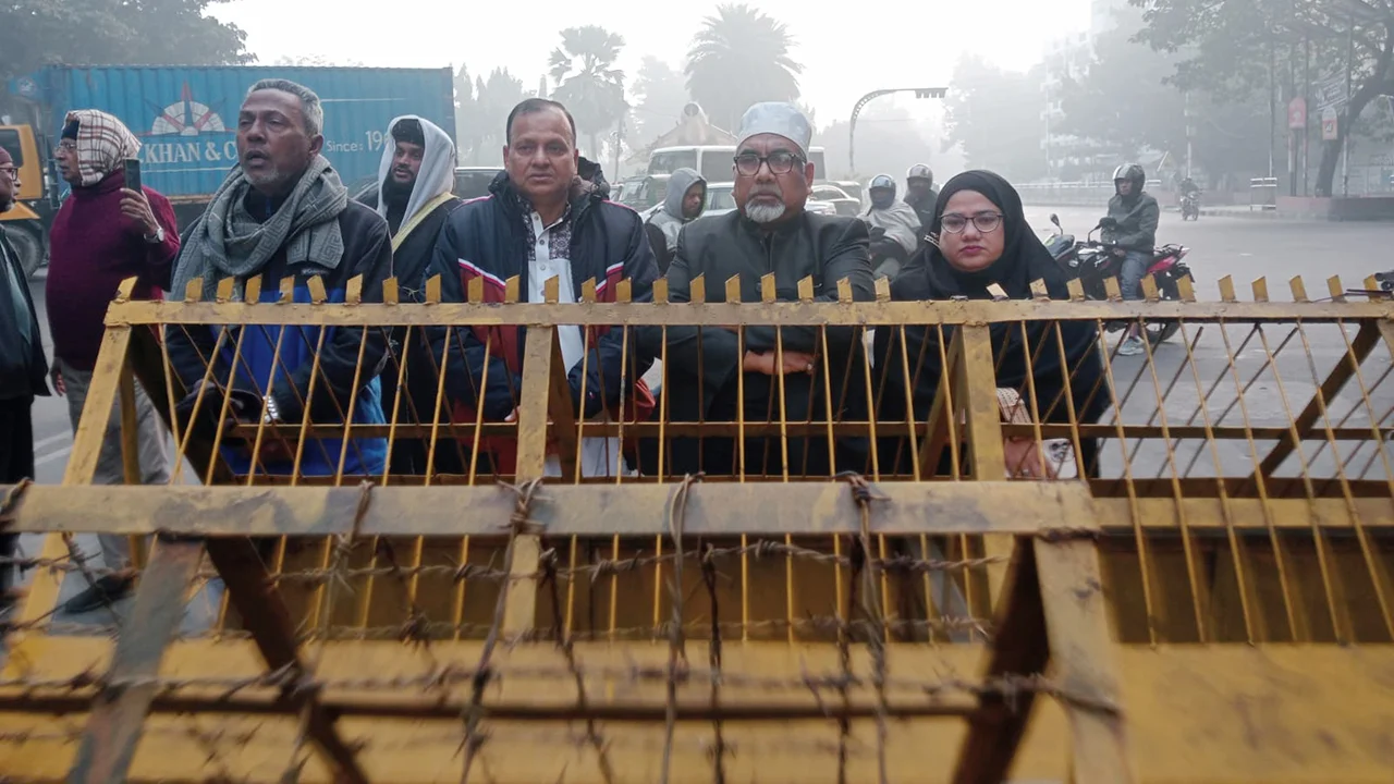 খালেদা জিয়ার কবর জিয়ারত করলেন বিএনপি নেতা এমরান সালেহ প্রিন্স