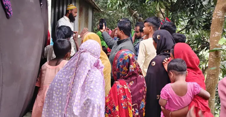 শাহজাদপুরে নবজাতক হত্যার অভিযোগ, মা-পরিবার আত্নগোপনে